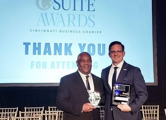 two cincinnati metro executies garner awards for their leadership- Suite Awards